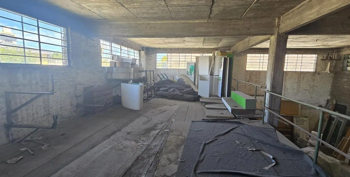 Venta Galpón Esquina Iriondo y Galvez a mts de Bv. 27 de Febrero Dos Galpones Juntos o Separados 2