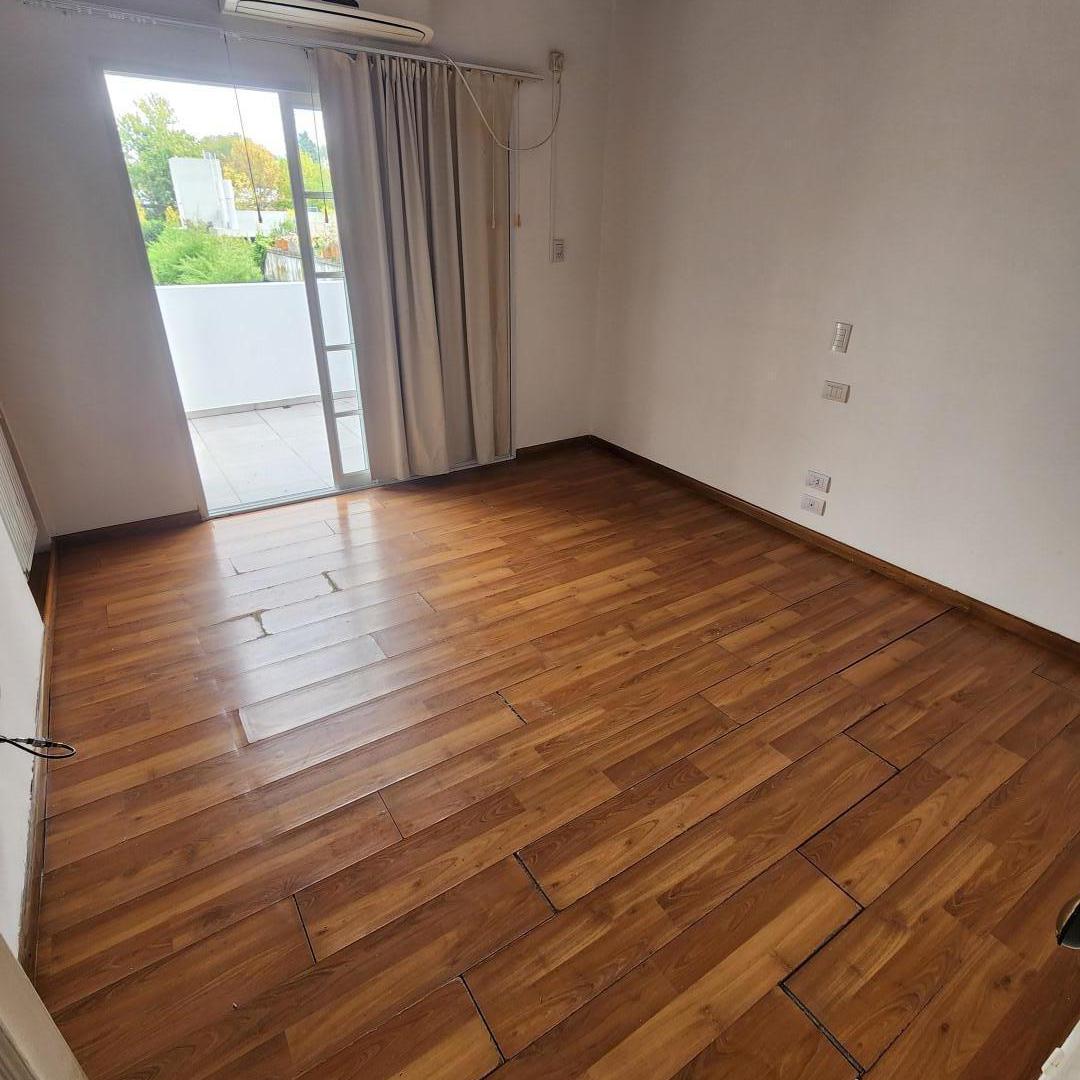Foto de Excelente casa con amplio Jardín y pileta en Fisherton tradicional., imagen 1