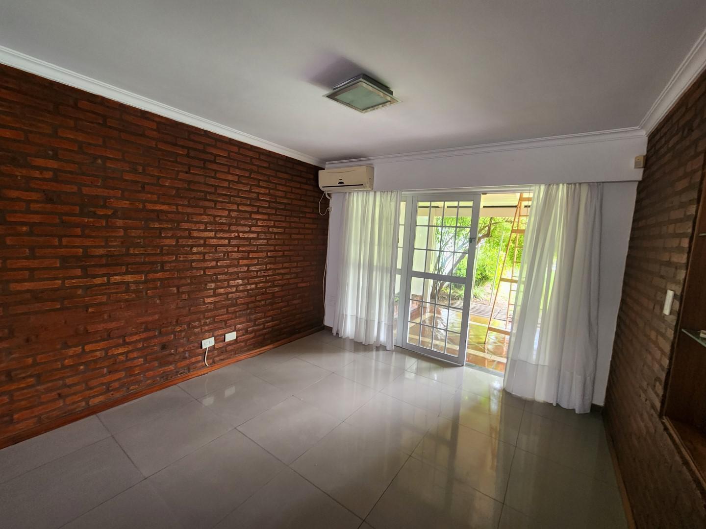 Foto de Excelente casa con amplio Jardín y pileta en Fisherton tradicional., imagen 3