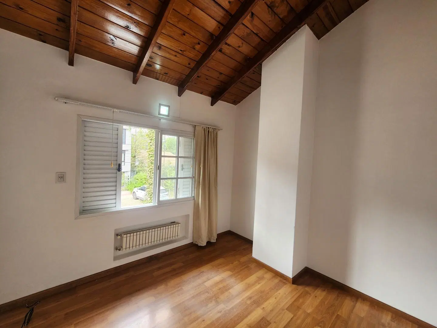 Excelente casa con amplio Jardín y pileta en Fisherton tradicional. 2