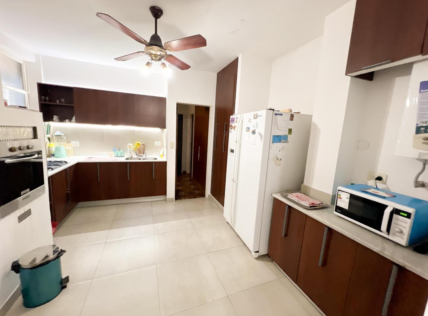 Venta Departamento Rosario Planta Baja Cochera 4 dormitorios y Patio. Permuta