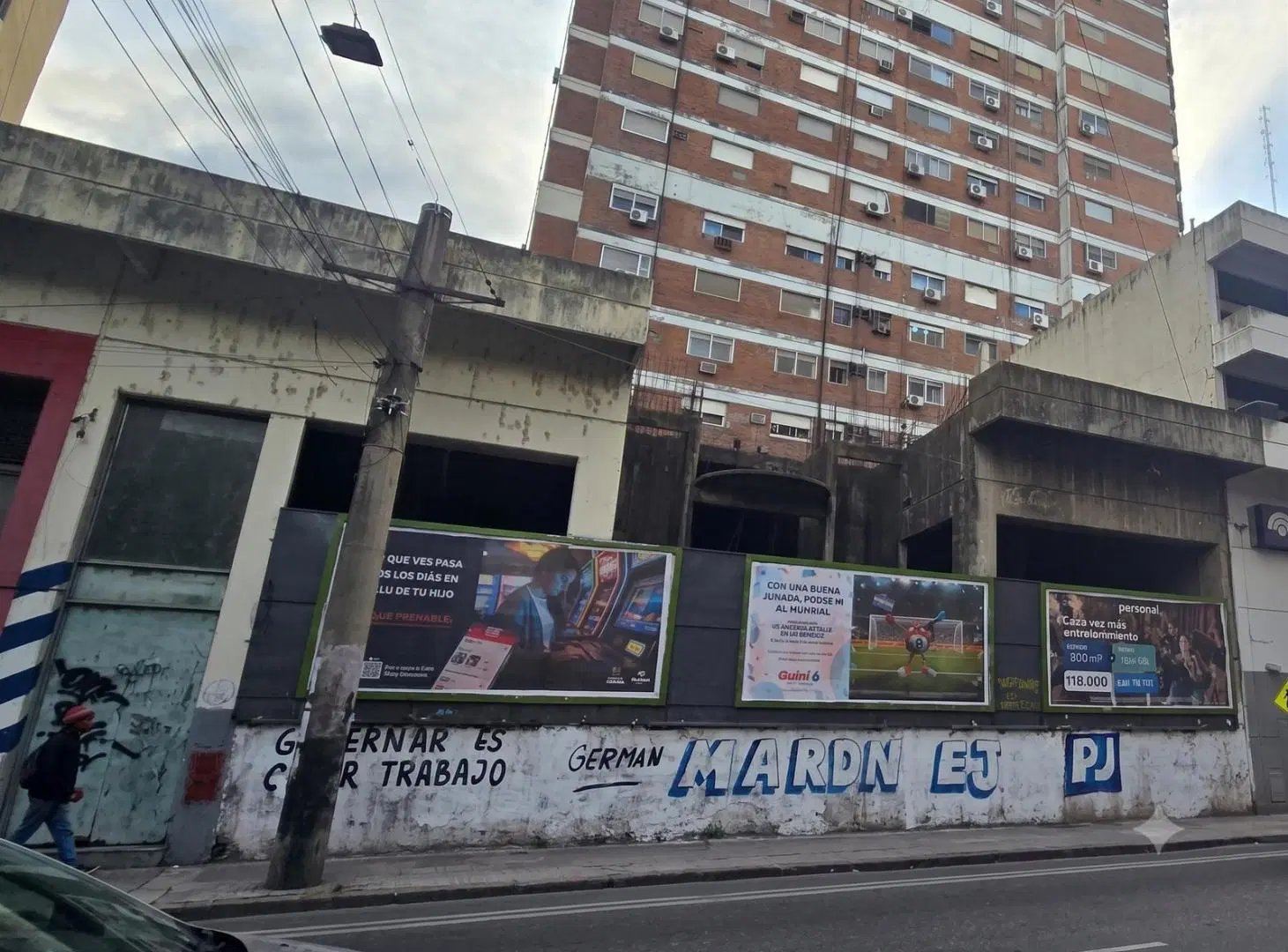 Imponente Local - Corrientes a mts de Av. Pellegrini - A Terminar. 5