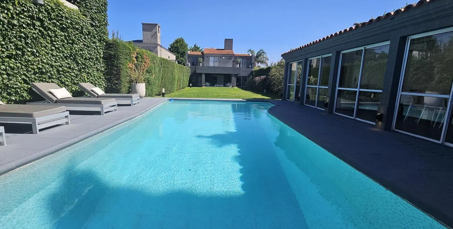 Venta Fisherton Rosario Magnifica Casa con Jardin Quincho y Piscina Moderna Impecable Apta Credito 3