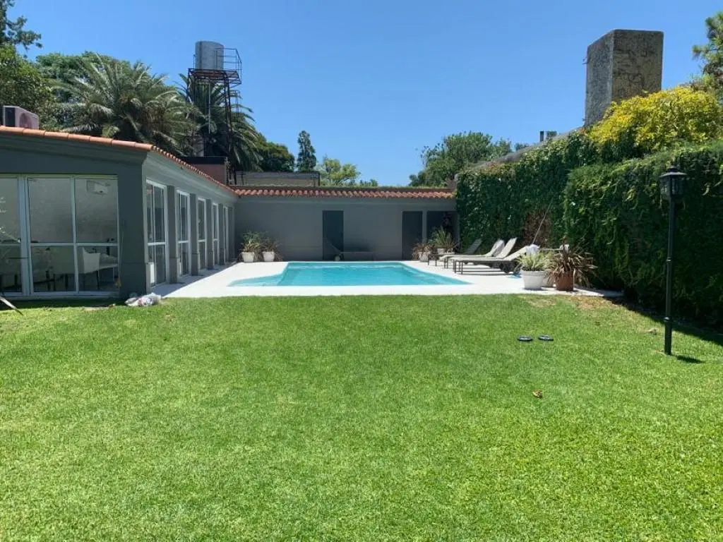 Venta Fisherton Rosario Magnifica Casa con Jardin Quincho y Piscina Moderna Impecable Apta Credito 5