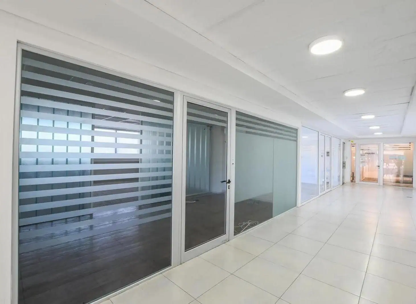 Alquiler Oficina Planta Baja Fisherton Plaza Shopping Funes Rosario Aeropuerto Seguridad Cocheras 3