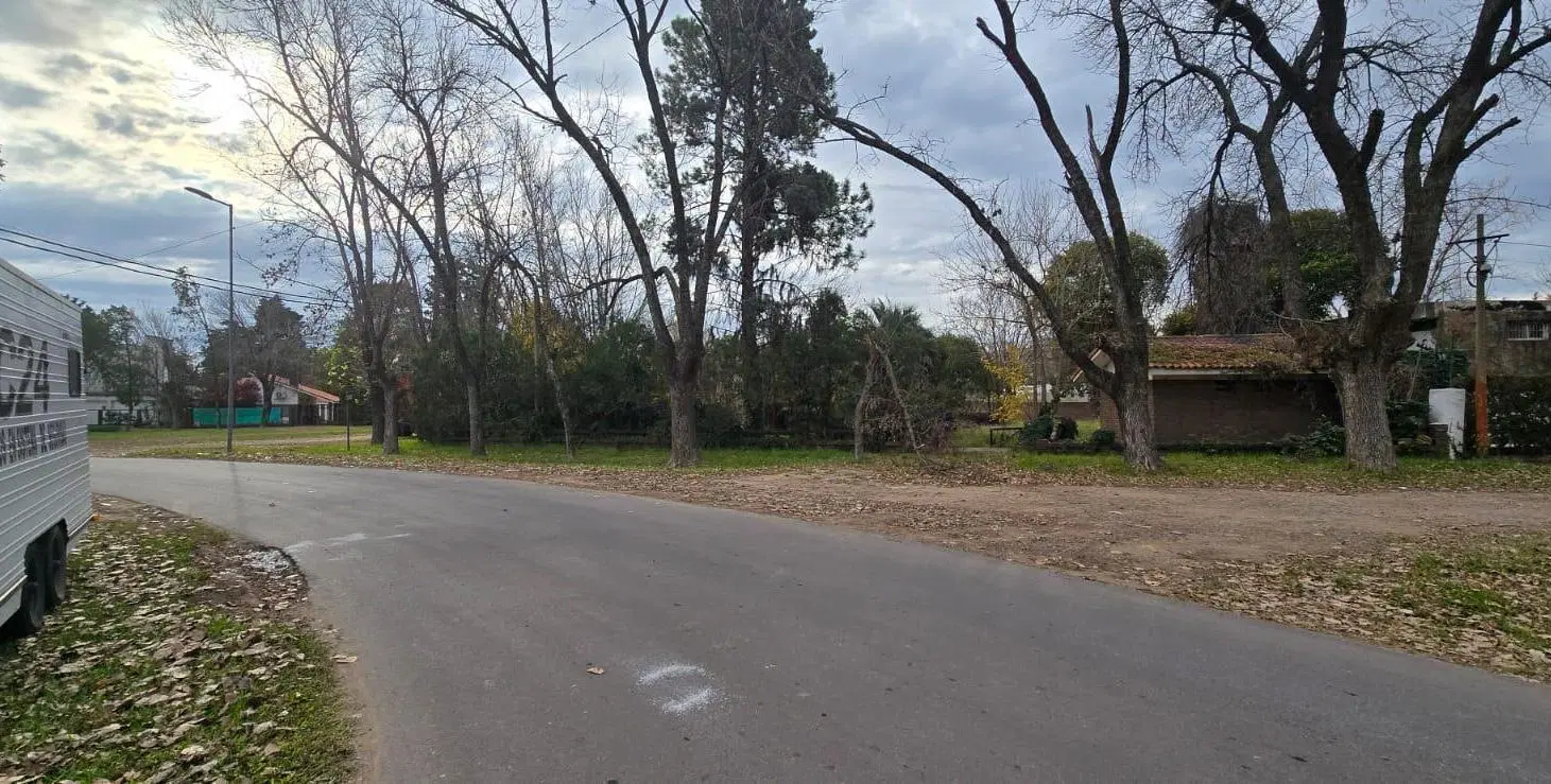 Funes Alquiler Casa a reciclar con gran pileta sobre Lote de 2500 m2 ideal desarrollos comerciales 4