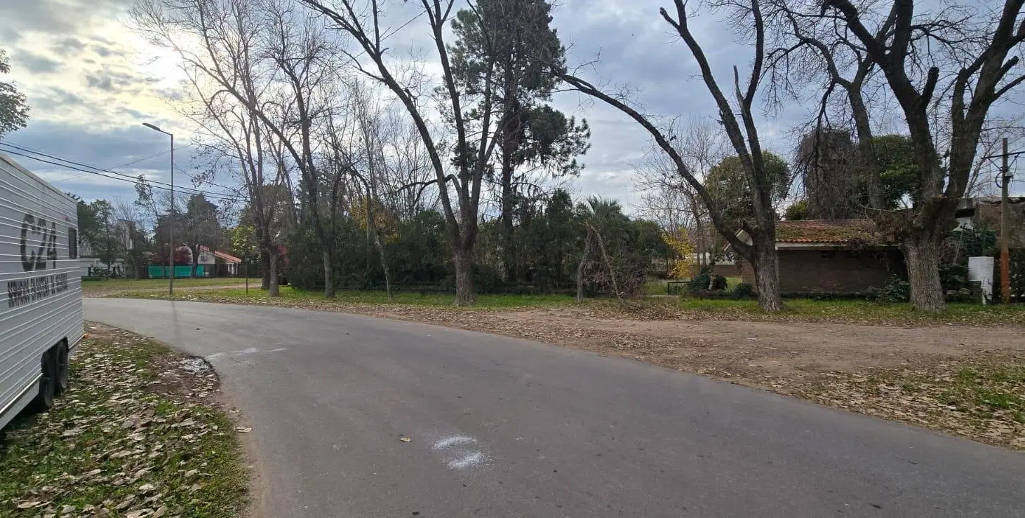 Funes Alquiler Casa a reciclar con gran pileta sobre Lote de 2500 m2 ideal desarrollos comerciales 3