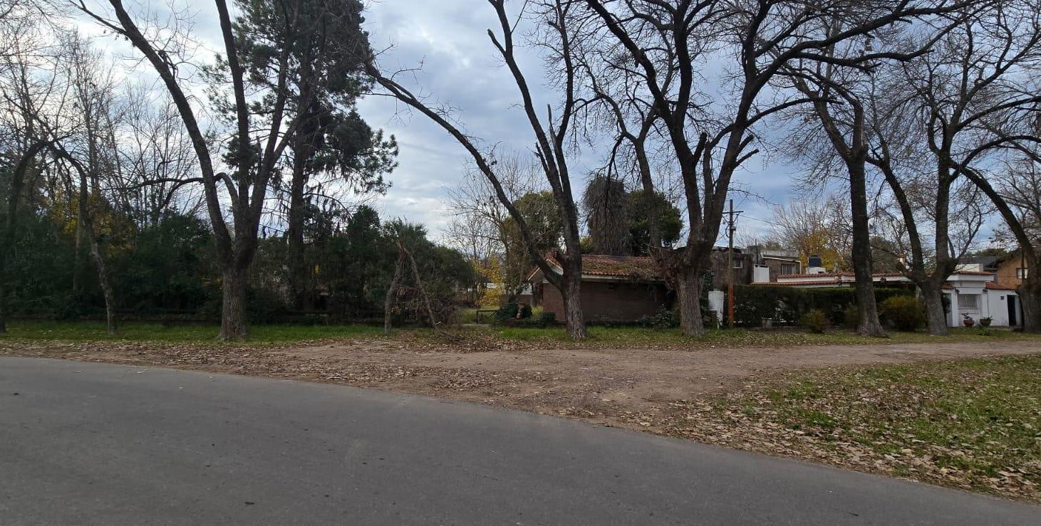 Foto de Funes Alquiler Casa a reciclar con gran pileta sobre Lote de 2100 m2, imagen 1