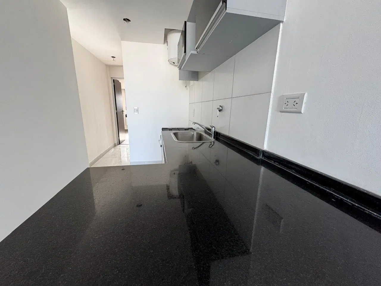 Venta Rosario departamento 1 Dormitorio Balcón frente Nuevo Facultades UNR Escritura y Posesion Inm 4