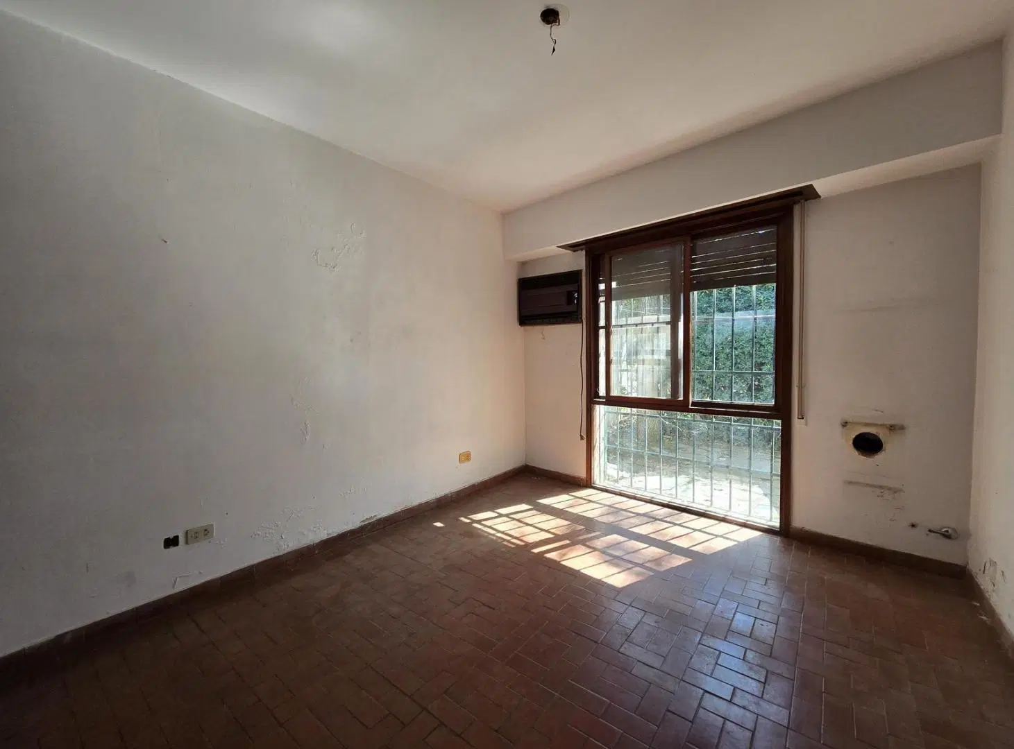Venta Funes sobre Cordoba frente a dos calles Ruta 9 y San Jose - Locales Desarrollos Conctructoras 3