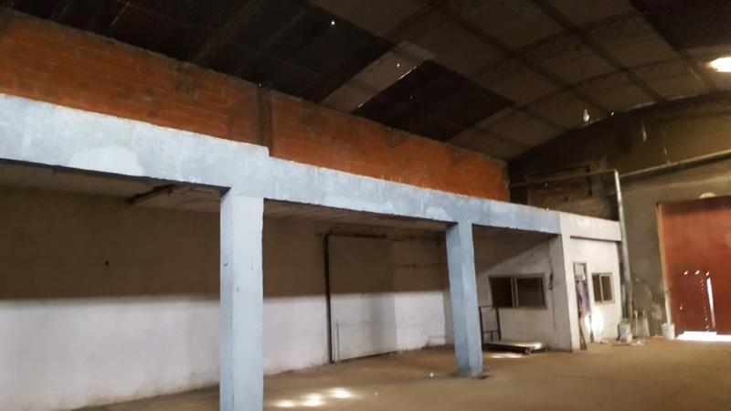Foto de Alquiler Galpón Rosario 200mts2 Entrepiso. Oficina. Ingreso de vehículos, imagen 2
