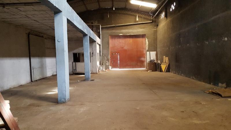 Foto de Alquiler Galpón Rosario 200mts2 Entrepiso. Oficina. Ingreso de vehículos, imagen 3