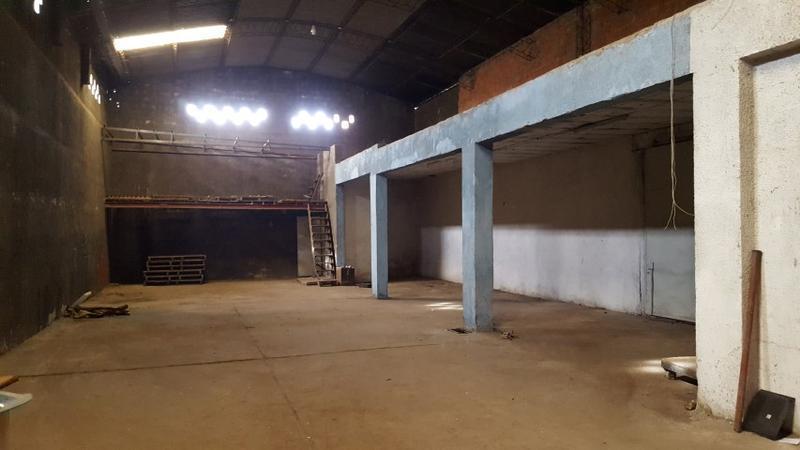 Foto de Alquiler Galpón Rosario 200mts2 Entrepiso. Oficina. Ingreso de vehículos, imagen 1