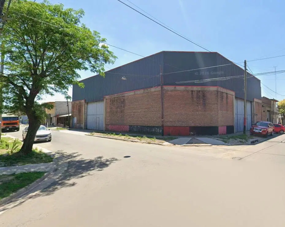 Alquiler galpón en esquina 650 m2 - Rosario 4