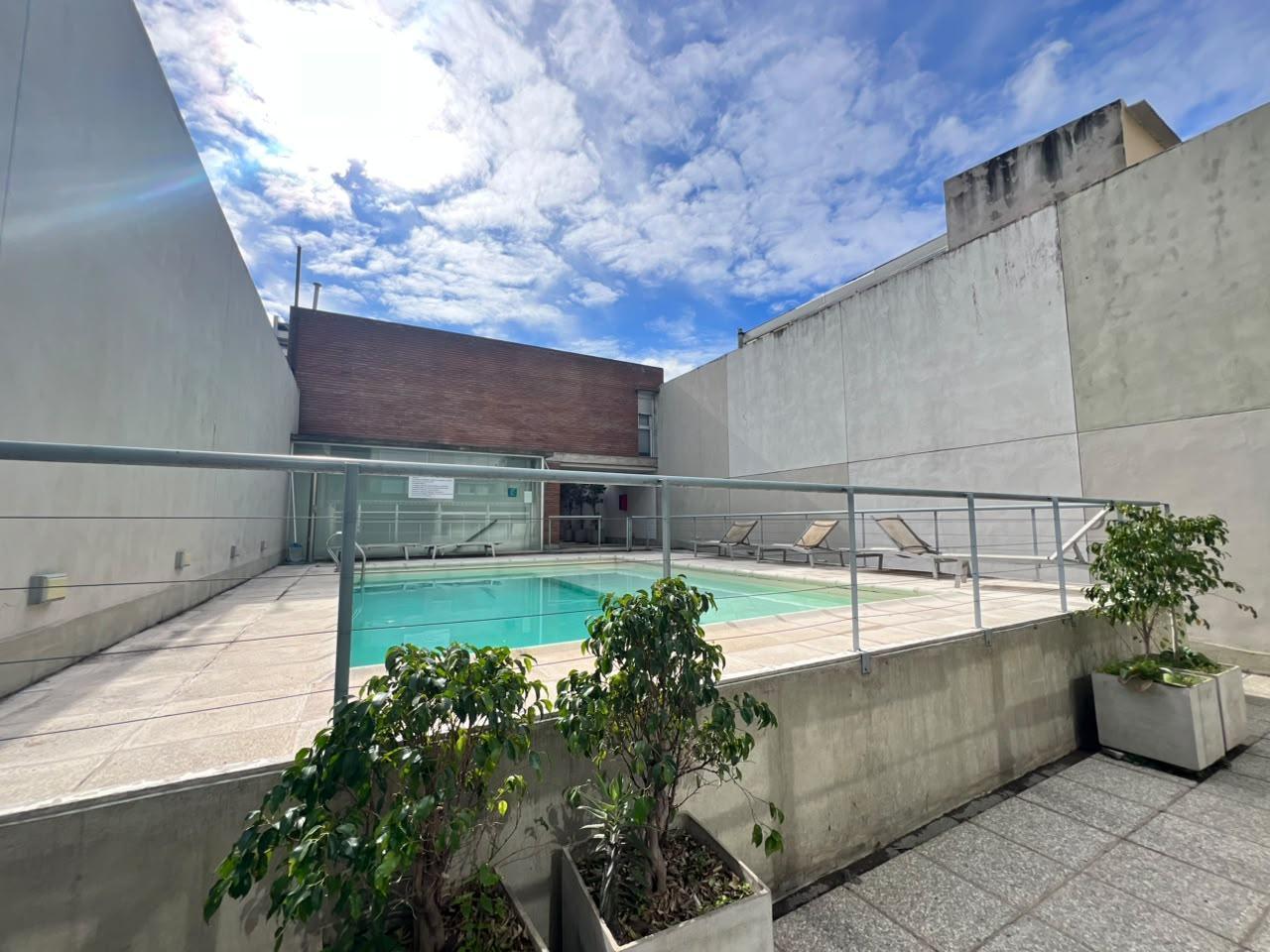 Foto de Alquiler Departamento Categoria Amplio amenities Piscina 2 Baños Lourdes Rosario Cordoba y Alvear, imagen 2