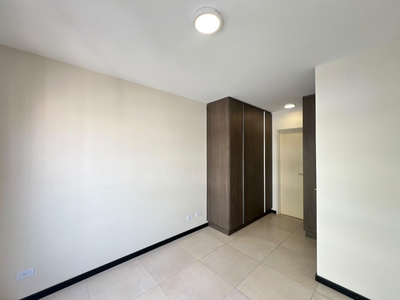 Foto de Alquiler Departamento Categoria Amplio amenities Piscina 2 Baños Lourdes Rosario Cordoba y Alvear, imagen 3