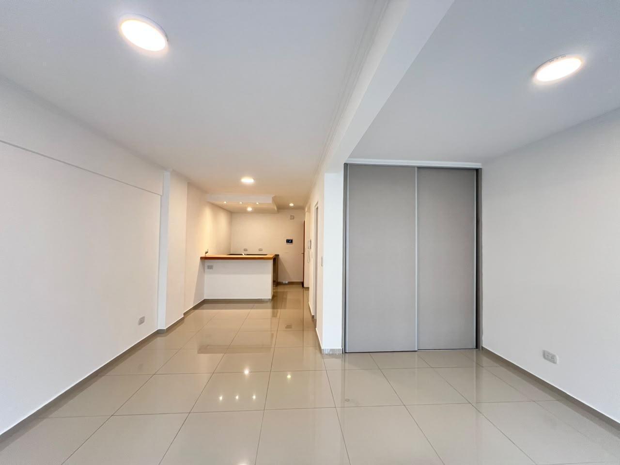 Foto de Alquiler Departamento Rosario Abasto Monoambiente Planta Baja Nuevo A/C, imagen 3