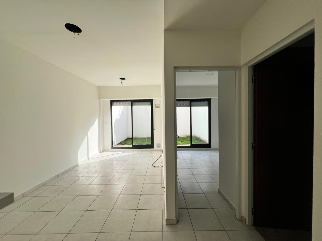 Foto de Alquiler departamento Rosario Planta baja Con Patio a mts de Av San, imagen 4