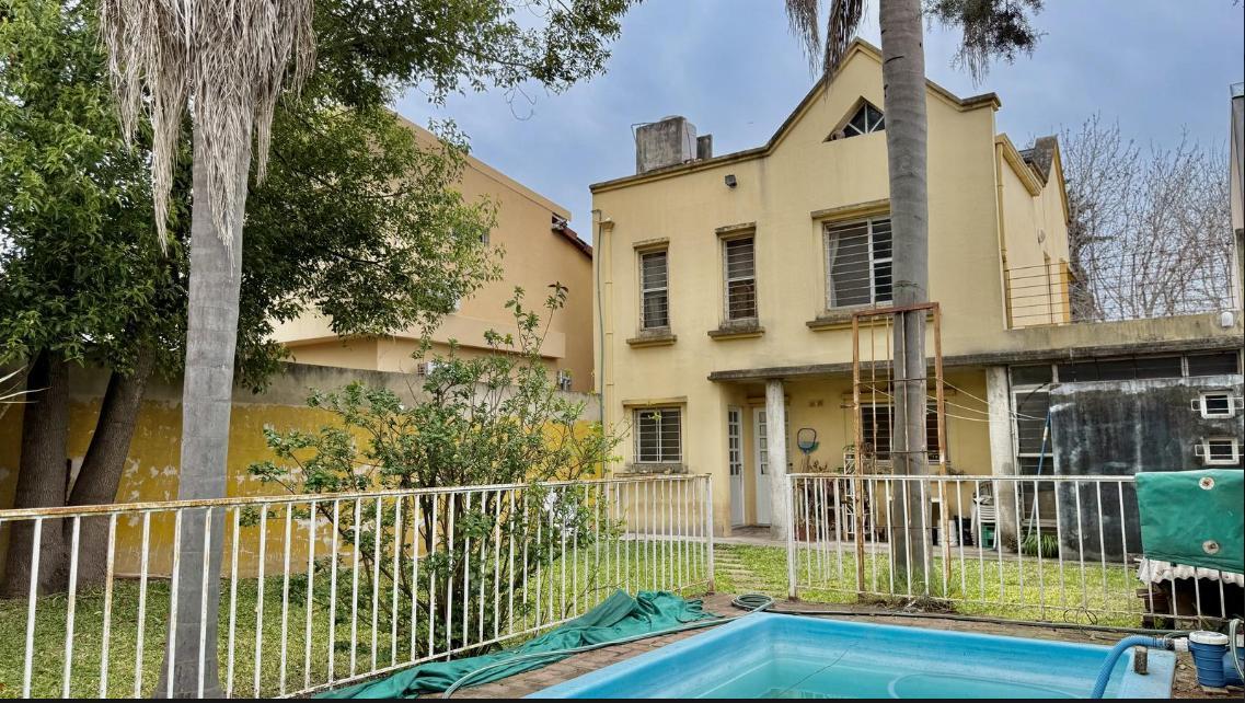Foto de Venta Casa 3 dormitorios Apto Crédito Cochera Pileta Granadero Baigorria, imagen 2