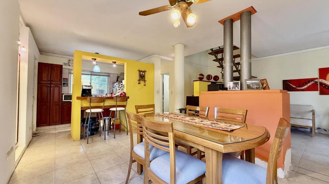 Foto de Venta Casa 3 dormitorios Apto Crédito Cochera Pileta Granadero Baigorria, imagen 4