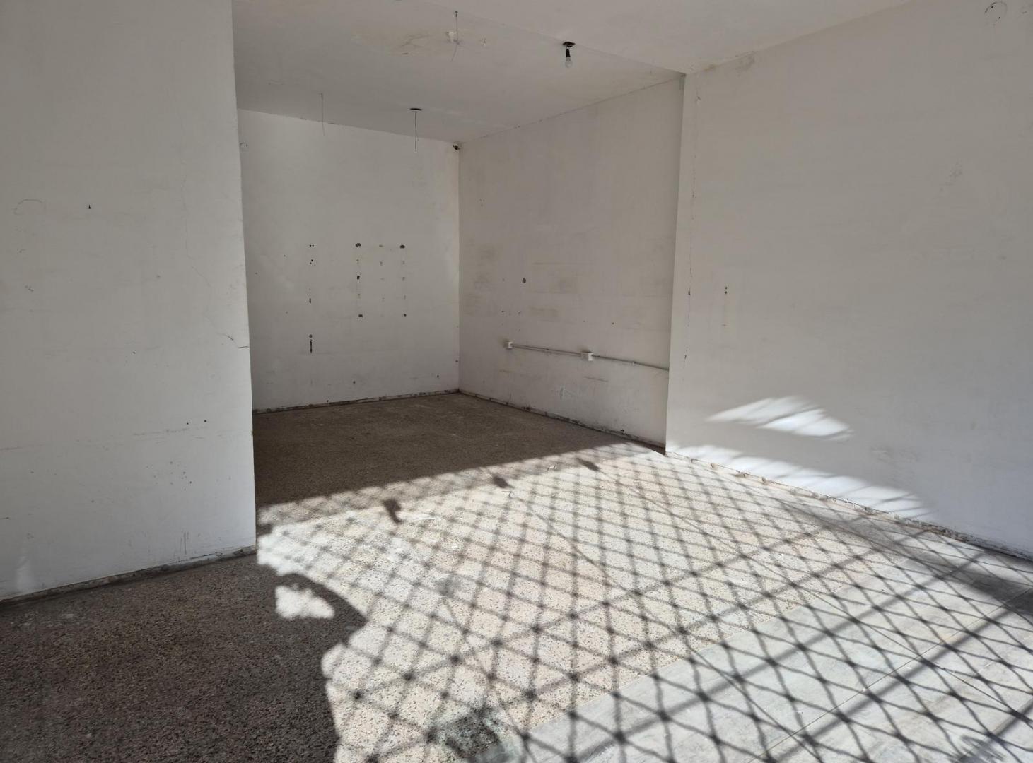 Foto de Práctico local con depósito de 300 m2 en zona comercial - Rosario, imagen 4