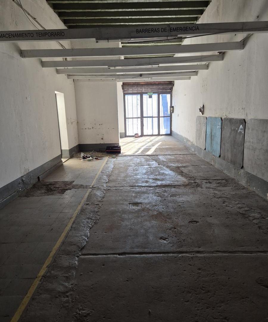 Foto de Práctico local con depósito de 300 m2 en zona comercial - Rosario, imagen 5