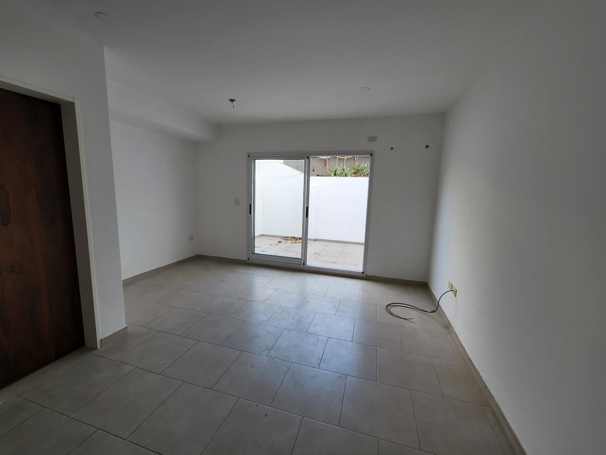 Foto de Venta Departamento 2 dormitorios Pasillo Apto Credito Patio Exclusivo, imagen 3