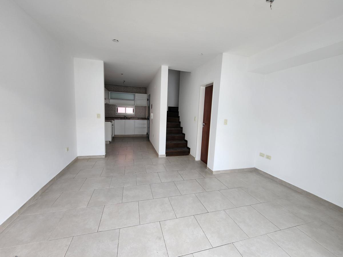 Foto de Venta Departamento 2 dormitorios Pasillo Apto Credito Patio Exclusivo, imagen 2