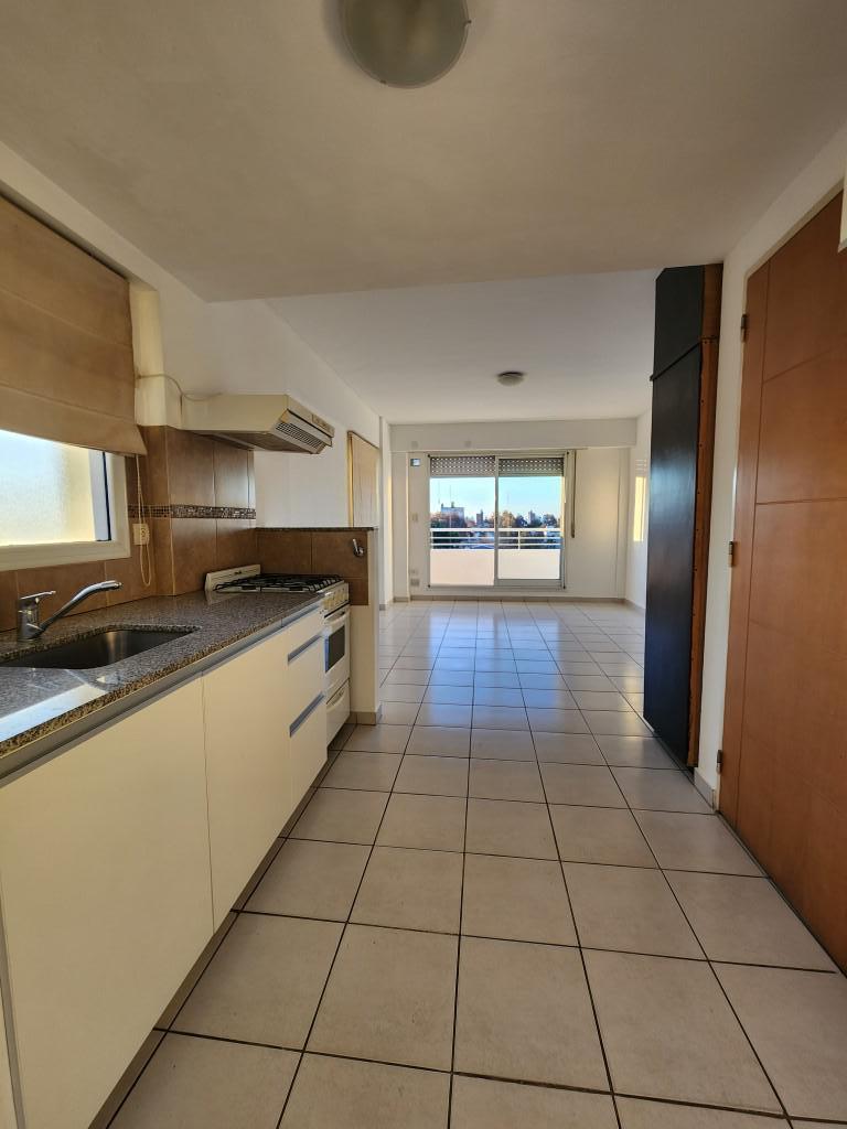 Foto de Alquiler departamento monoambiente Rosario Echesortu con amplio balcón, imagen 1