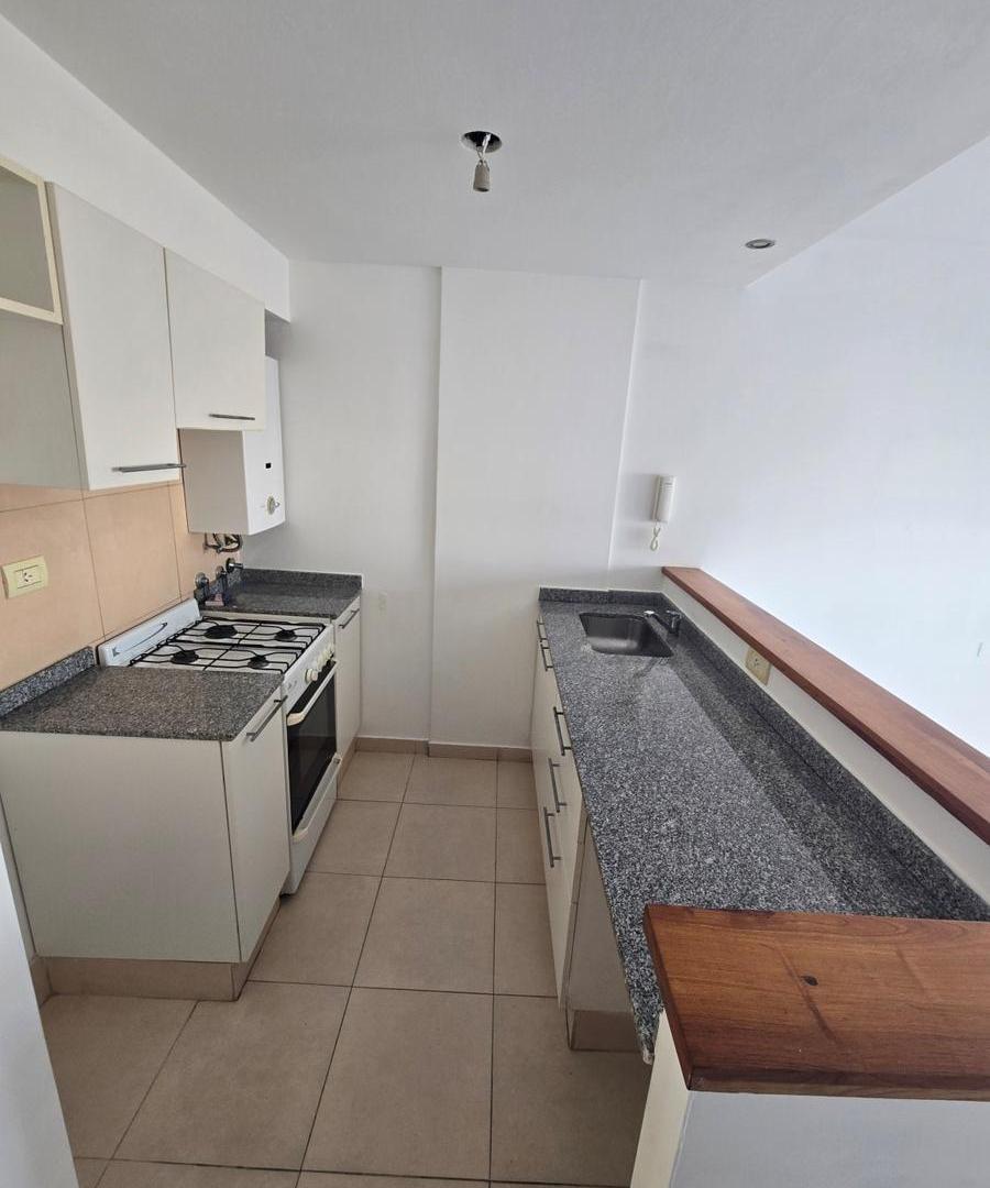 Foto de Departamento en alquiler Rosario 1 dormitorio con balcon al frente, imagen 3