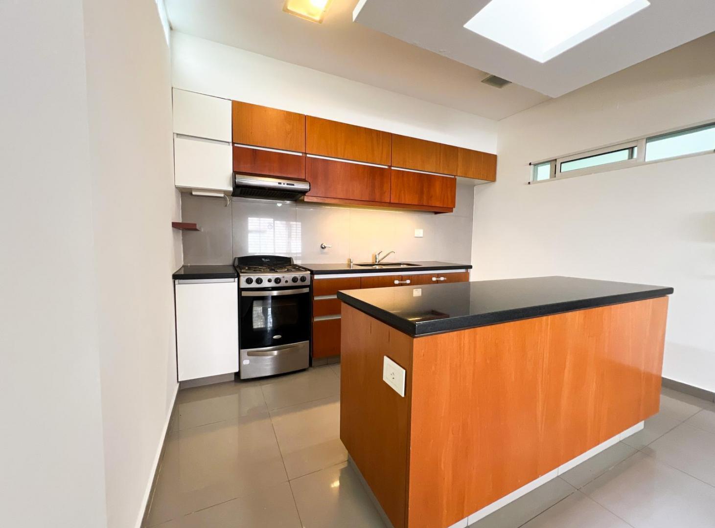 Foto de Venta Casa esquina Lourdes Rosario. Cochera Patio Terraza. Apta Credito, imagen 1