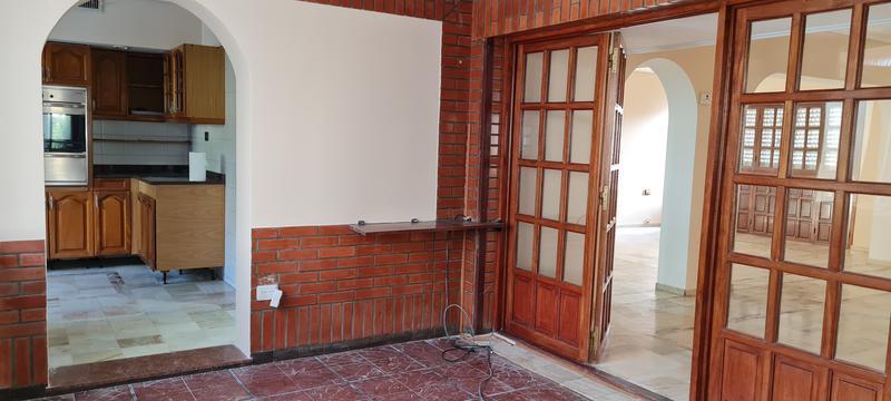Foto de Venta Casa Rosario. 4 Dormitoros. Dos cocheras. Pileta Jardín. Permuta, imagen 5