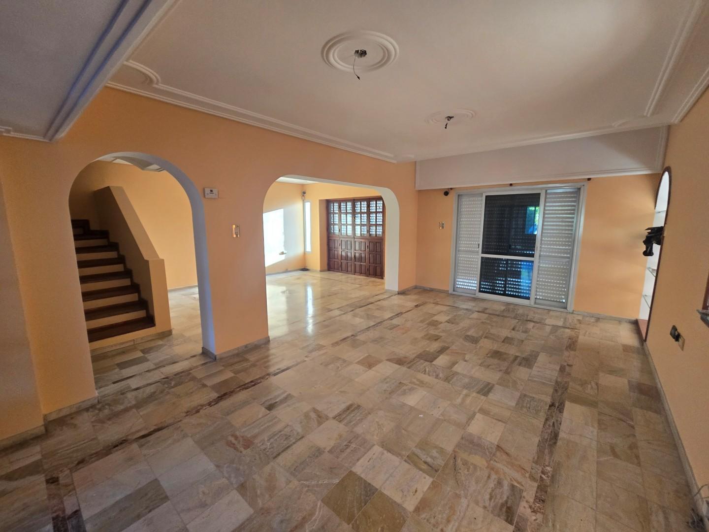 Foto de Venta Casa Rosario. 4 Dormitoros. Dos cocheras. Pileta Jardín. Permuta, imagen 4