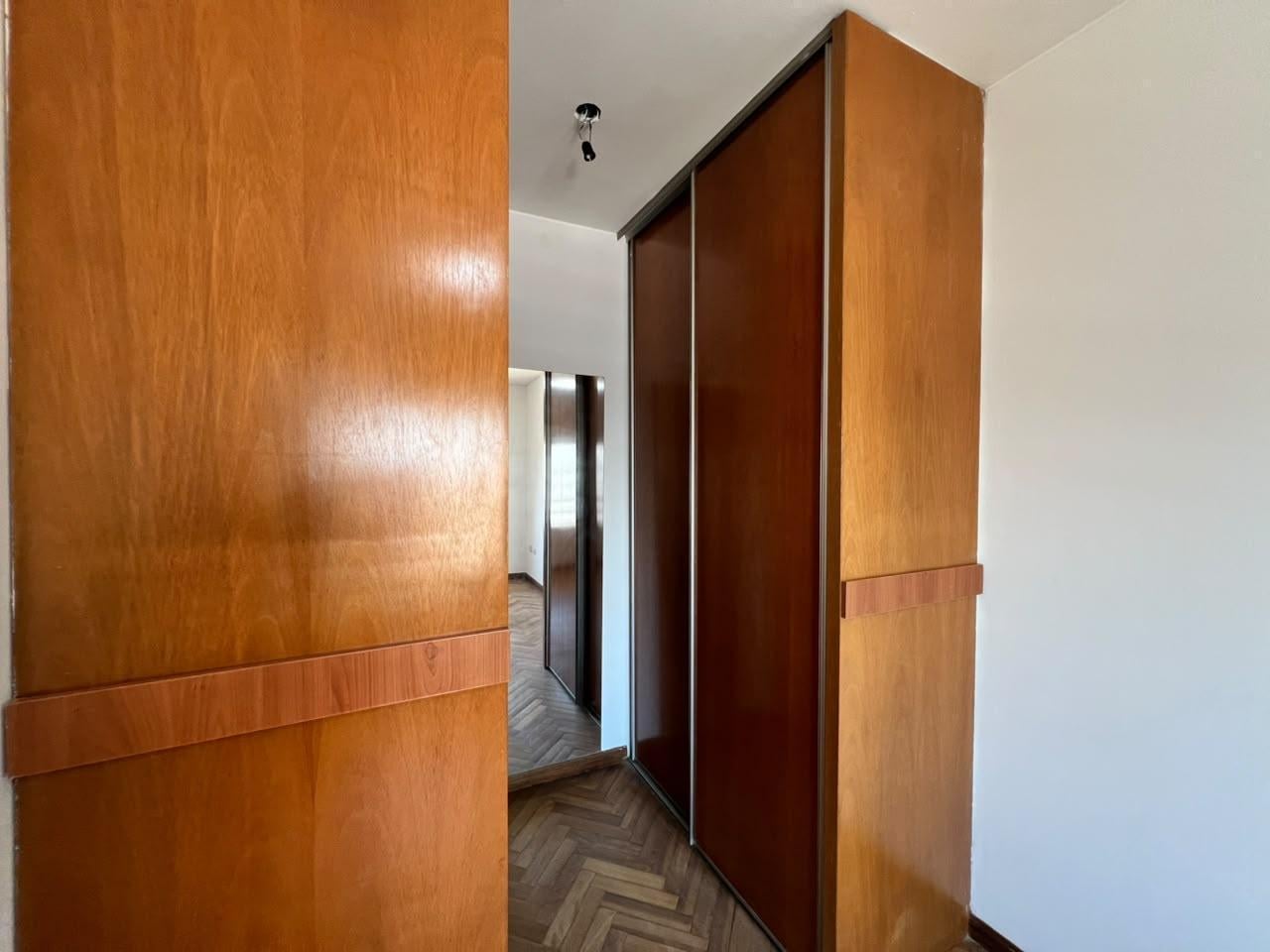 Foto de Alquiler Departamento Rosario 1 dormitorio Macrocentro vestidor, imagen 5