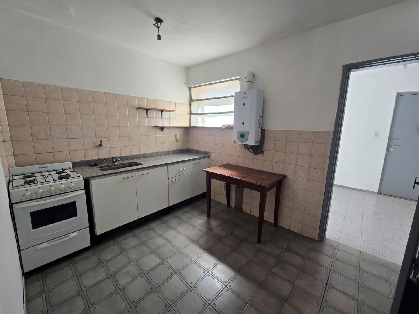 Foto de Venta departamento Rosario. Jujuy y Moreno. Al frente con balcón, imagen 2