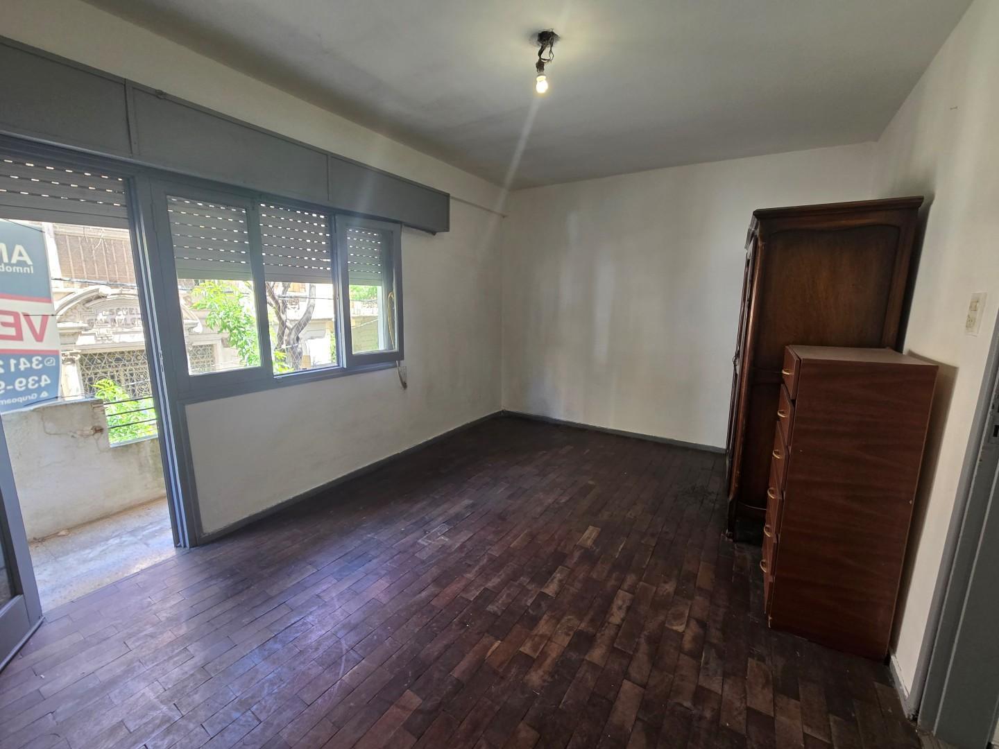 Foto de Venta departamento Rosario. Jujuy y Moreno. Al frente con balcón, imagen 1
