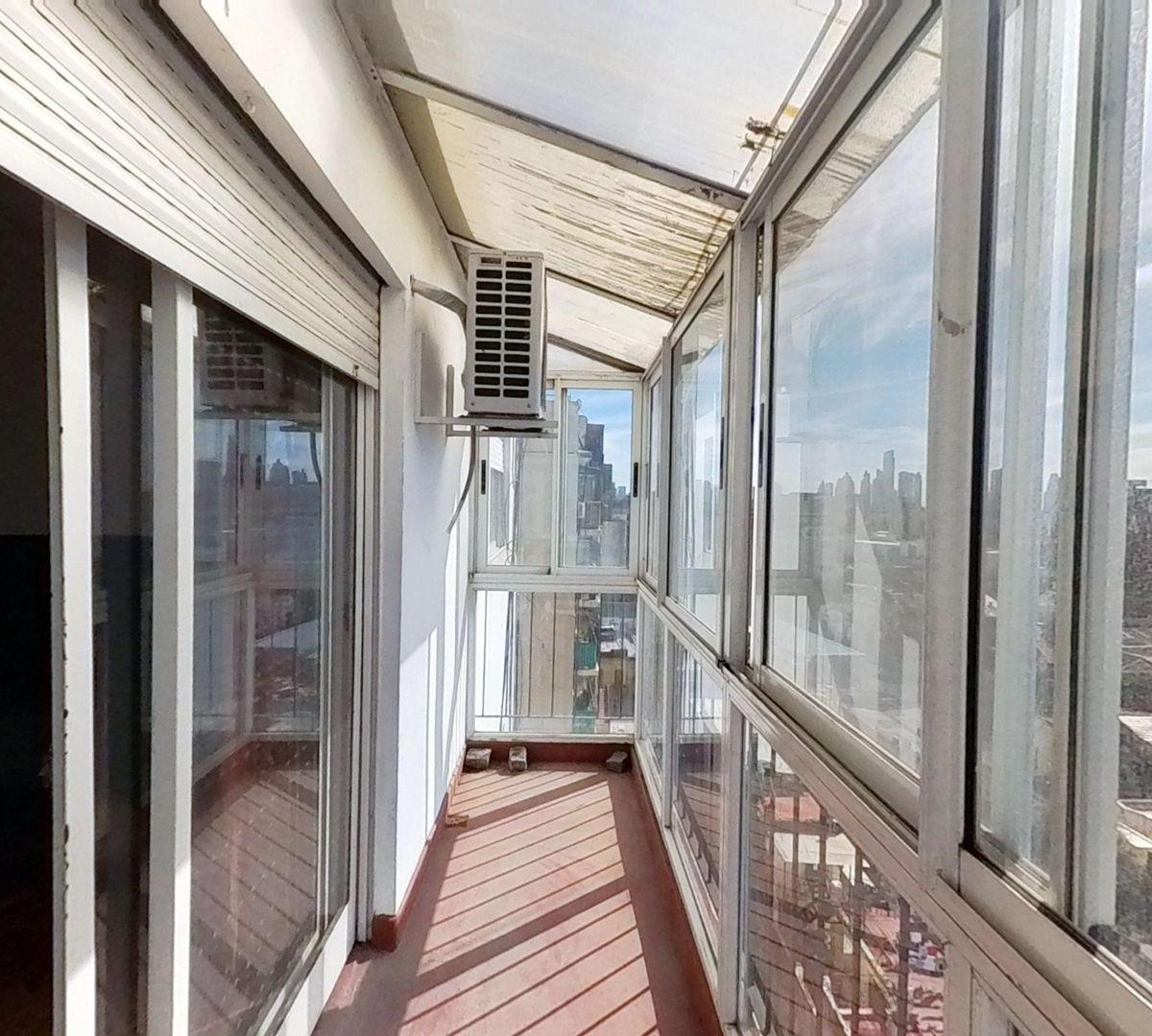 Venta Dpto Barracas 2 Amb con Balcón Piso Alto 5