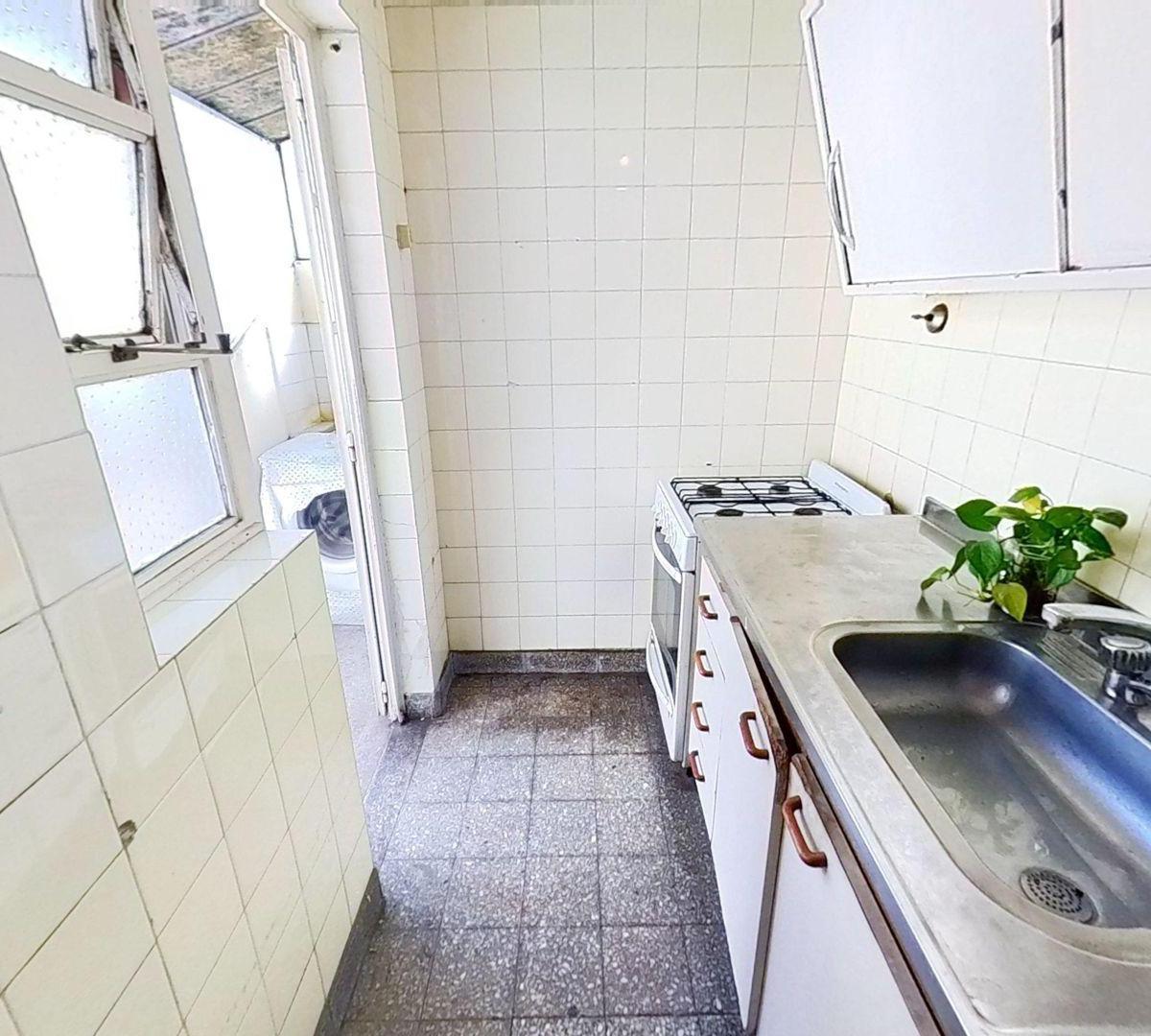 Venta Dpto Barracas 2 Amb con Balcón Piso Alto 3