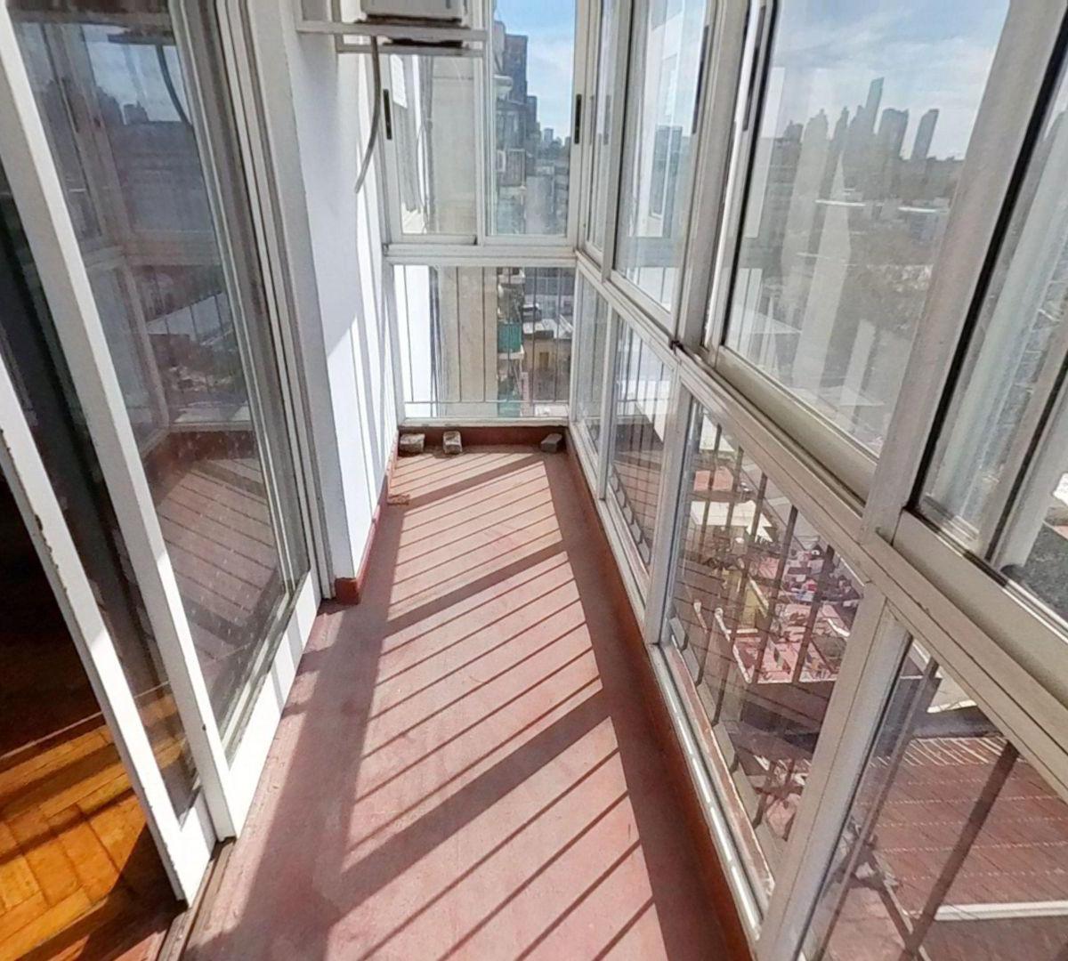 Venta Dpto Barracas 2 Amb con Balcón Piso Alto 4