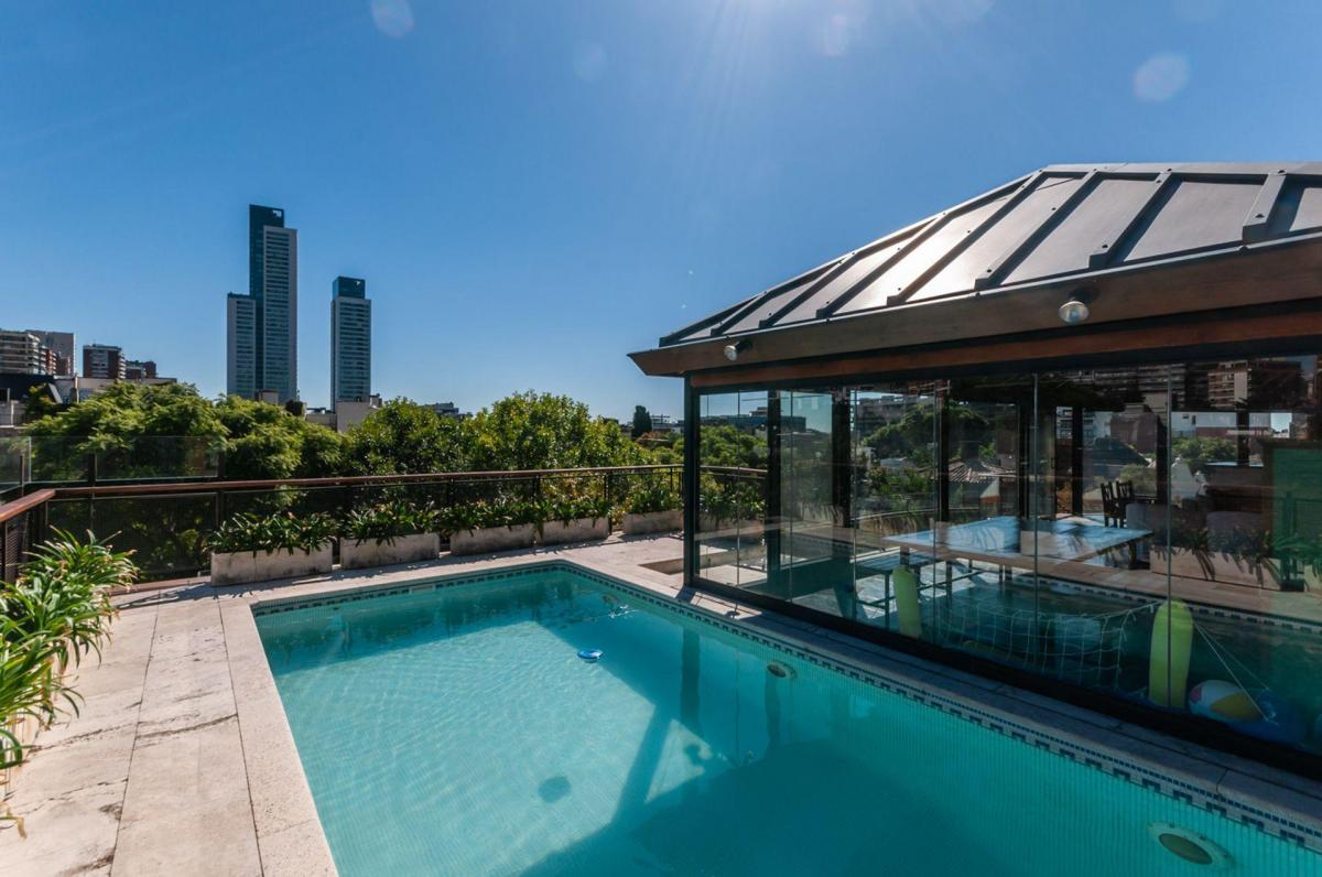 Venta Casa en Barrio Parque con Pileta 1