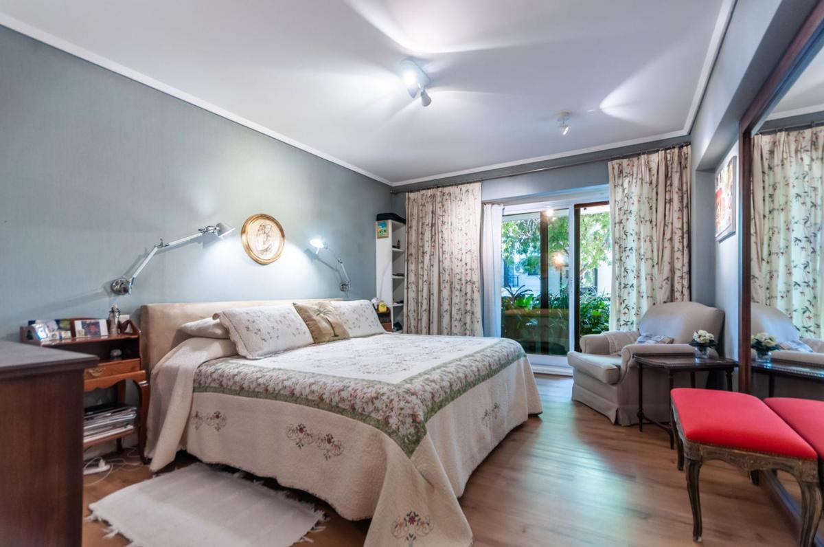 Venta Casa en Barrio Parque con Pileta 3