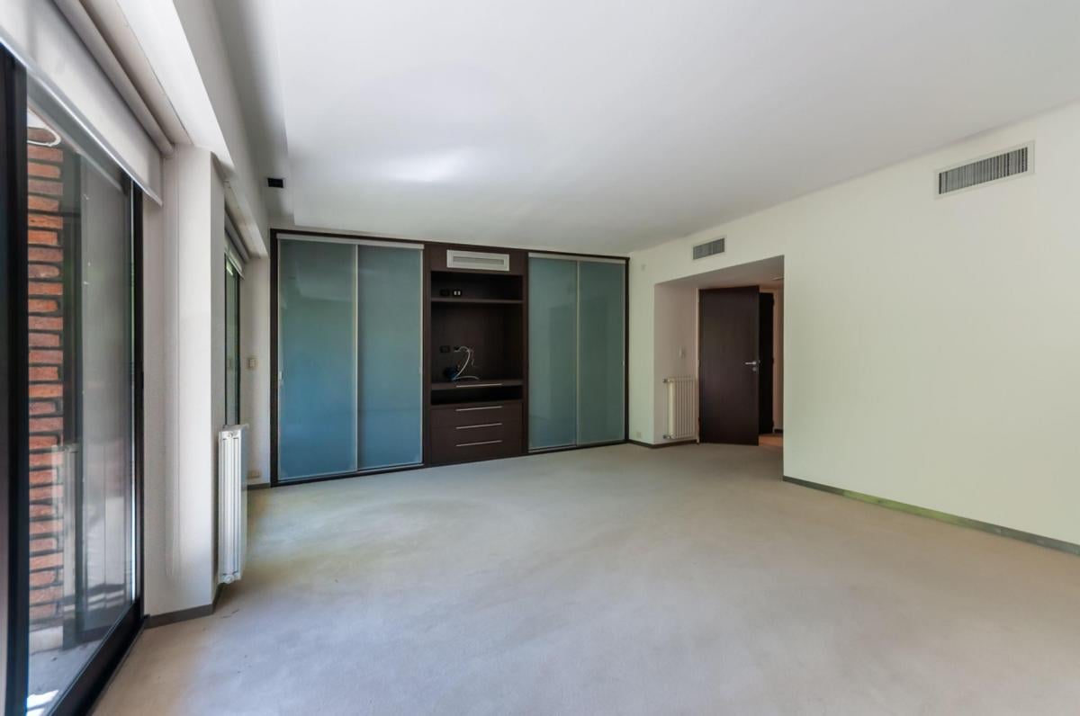 Venta Casa en Barrio Parque con Pileta 4