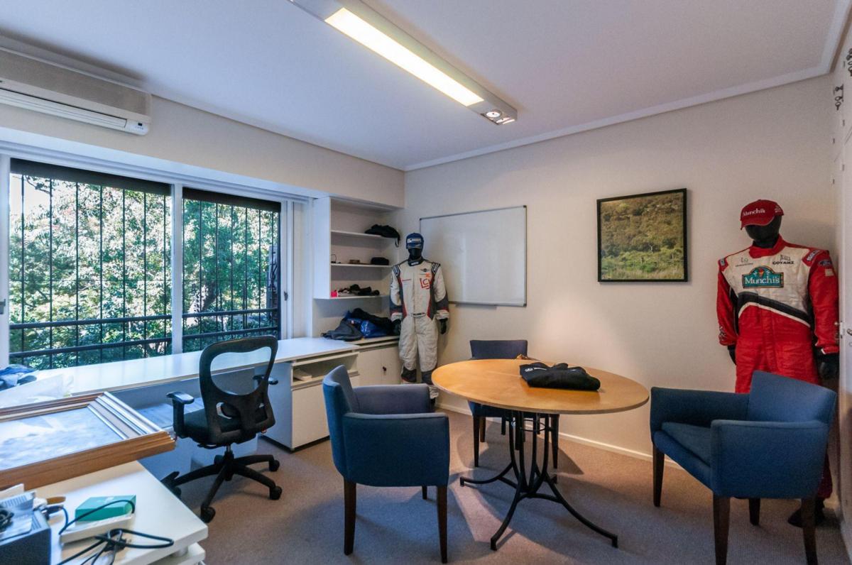 Venta Casa en Barrio Parque con Pileta 2
