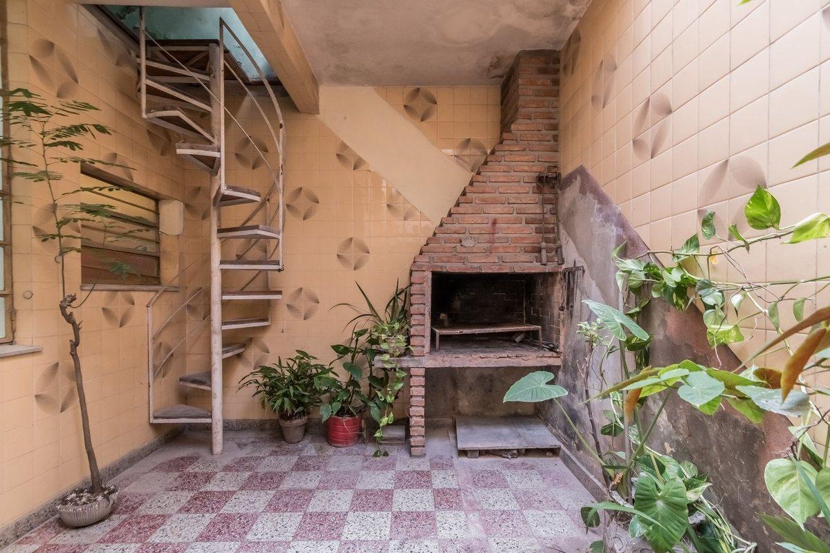 Venta PH Parque Chacabuco con Patio y Cochera 4