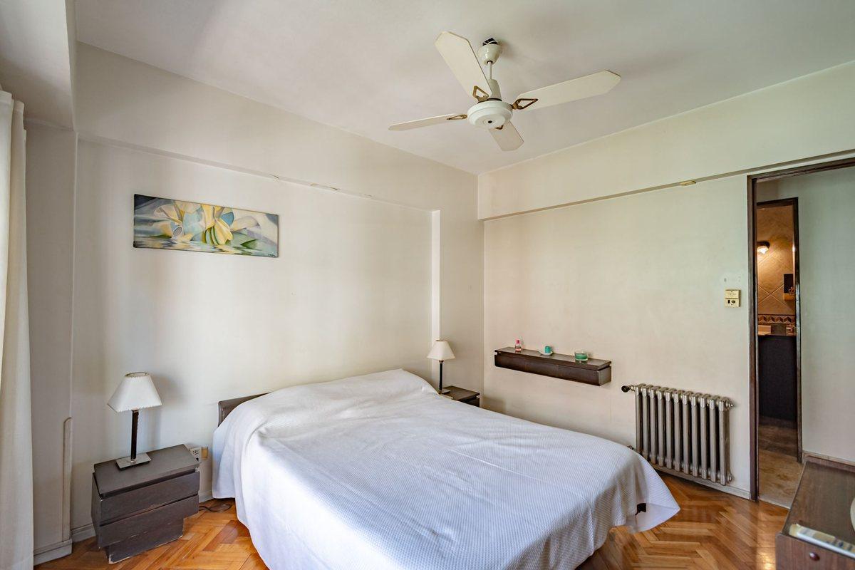 Venta Semipiso de 8 Ambientes con Balcon y Cochera 3