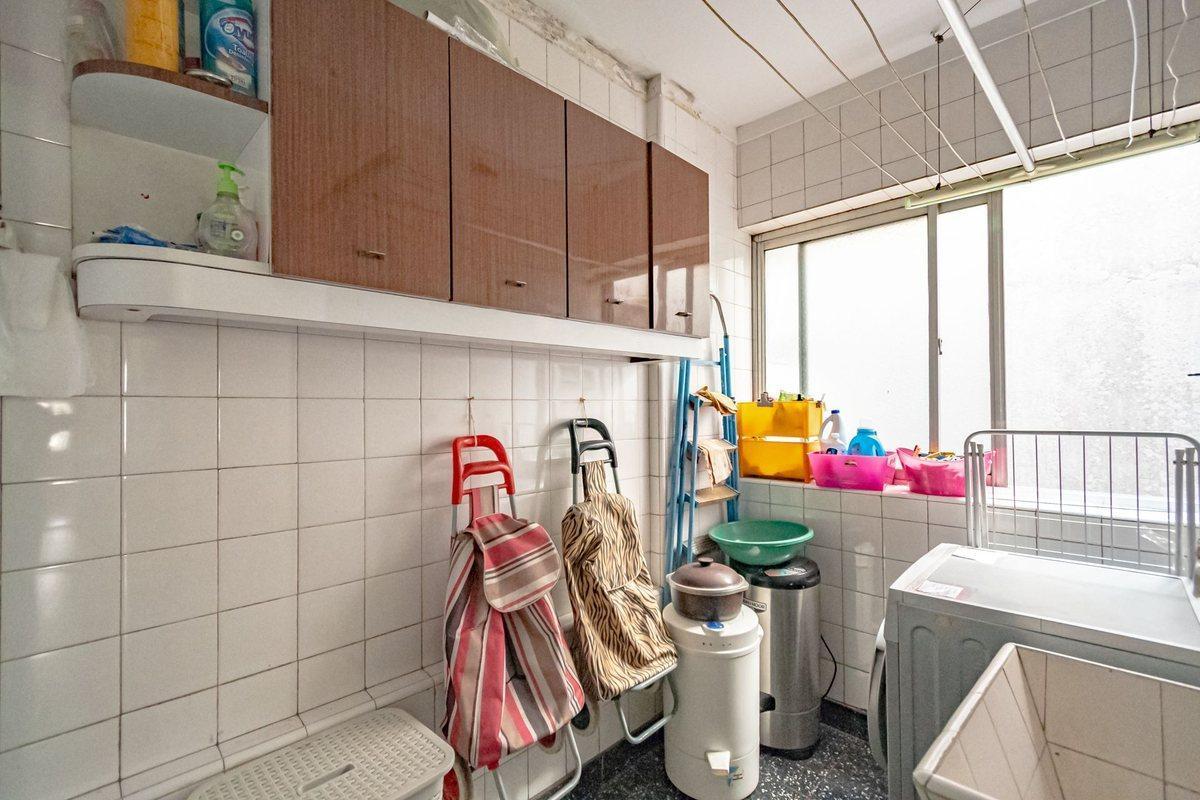 Venta Semipiso de 8 Ambientes con Balcon y Cochera 4