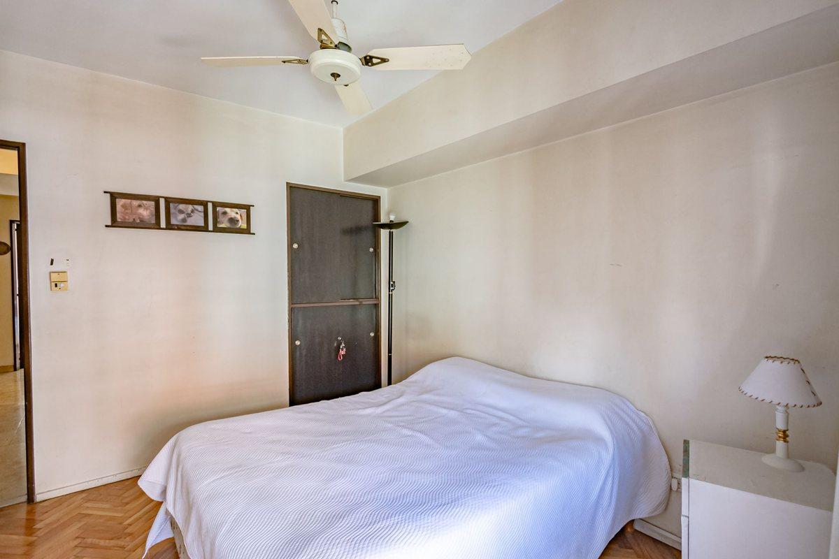 Venta Semipiso de 8 Ambientes con Balcon y Cochera 5