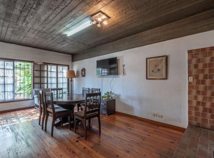 Casa de 6 ambientes con cochera  San Andrés 2