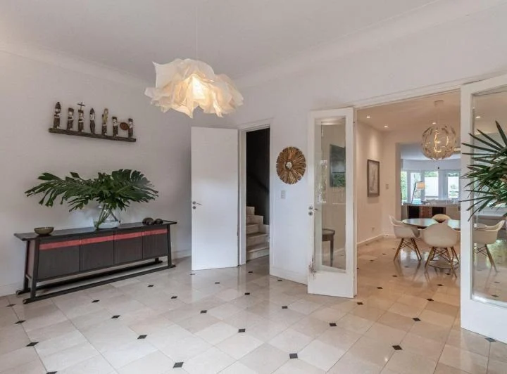 VENTA CASA EN VICENTE LOPEZ  CON JARDIN Y PILETA 1