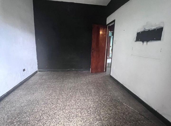 Casa venta en Munro a refaccionar con lote propio 3